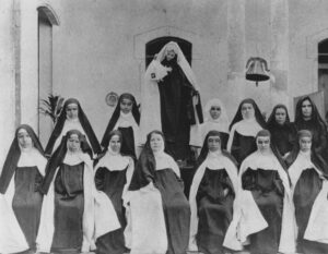 Photo of Mother Luisita and companions in 1921.